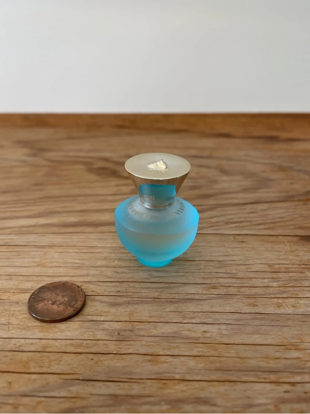 NWOB Versace Dylan Turquoise for Women Mini Perfume Fragrance 0.17 oz 5 ml EDT - Picture 6 of 7